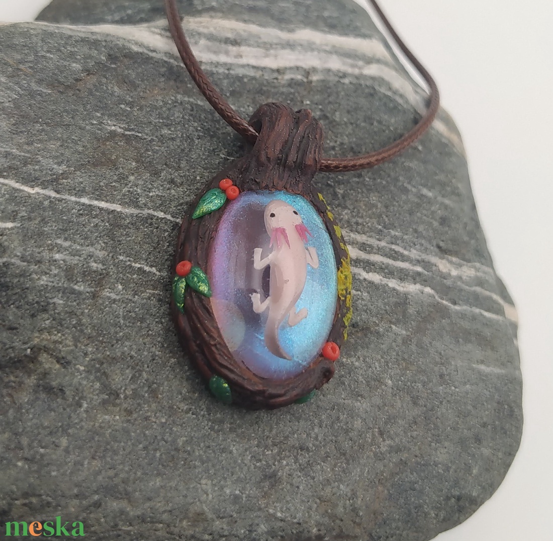 Ovális medál axolotl figurával, Axolotl tavacska, Vízcsepp medál, Miniatűr axolotl, Egyedi figurás ékszer - ékszer - nyaklánc - medálos nyaklánc - Meska.hu Ovális medál axolotl figurával, Axolotl tavacska, Vízcsepp medál, Miniatűr axolotl, Egyedi figurás ékszer - ékszer - nyaklánc - medálos nyaklánc - Meska.hu