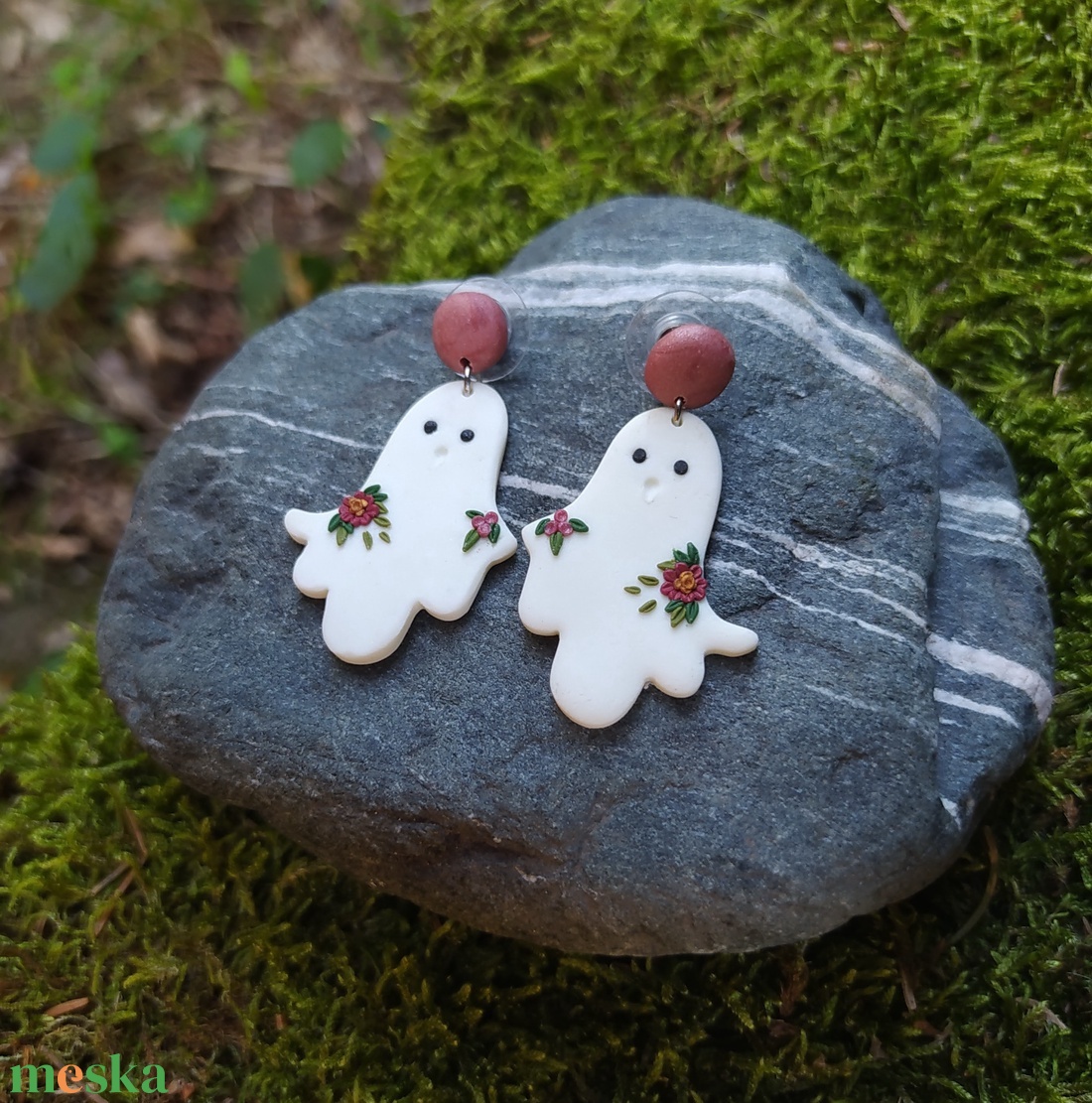 Szellem fülbevaló, Halloween fülbevaló, Lógós fülbevaló, sötétben világít, foszforeszkál - ékszer - fülbevaló - lógó fülbevaló - Meska.hu Szellem fülbevaló, Halloween fülbevaló, Lógós fülbevaló, sötétben világít, foszforeszkál - ékszer - fülbevaló - lógó fülbevaló - Meska.hu