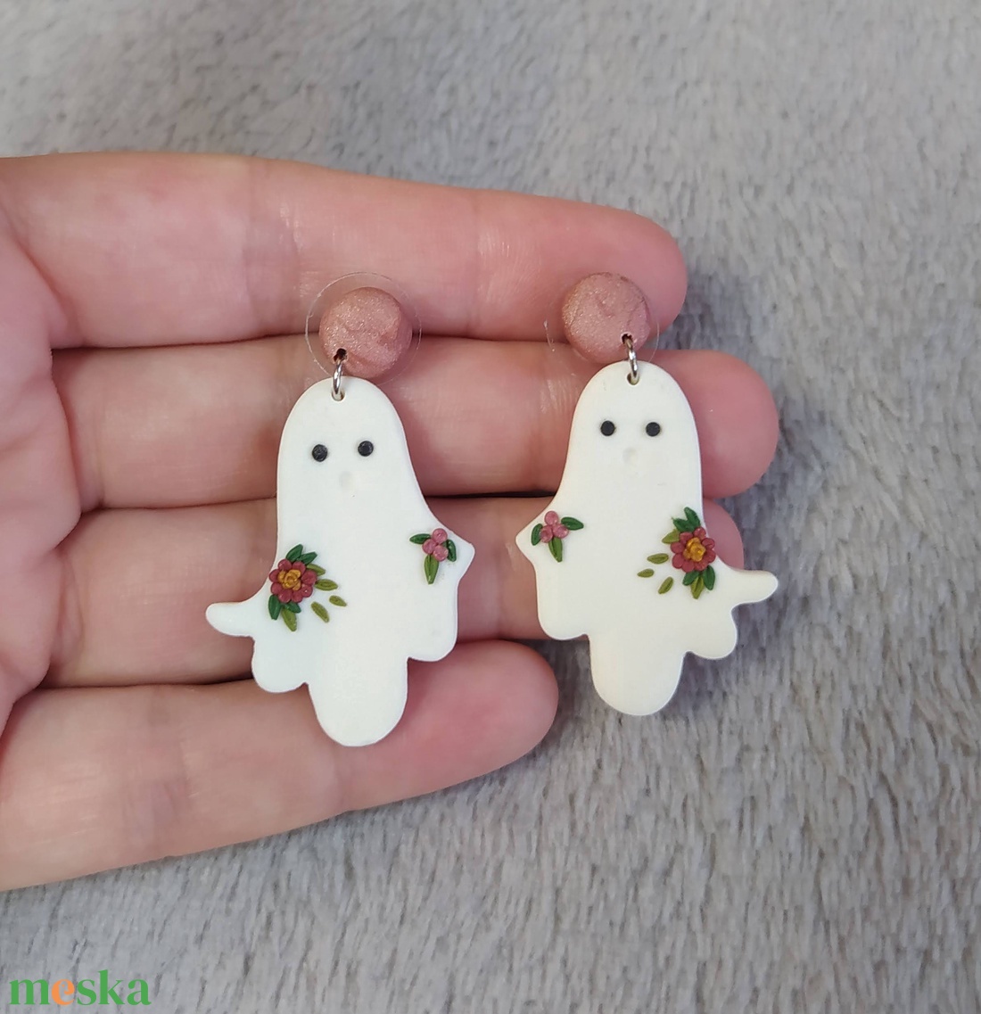 Szellem fülbevaló, Halloween fülbevaló, Lógós fülbevaló, sötétben világít, foszforeszkál - ékszer - fülbevaló - lógó fülbevaló - Meska.hu Szellem fülbevaló, Halloween fülbevaló, Lógós fülbevaló, sötétben világít, foszforeszkál - ékszer - fülbevaló - lógó fülbevaló - Meska.hu