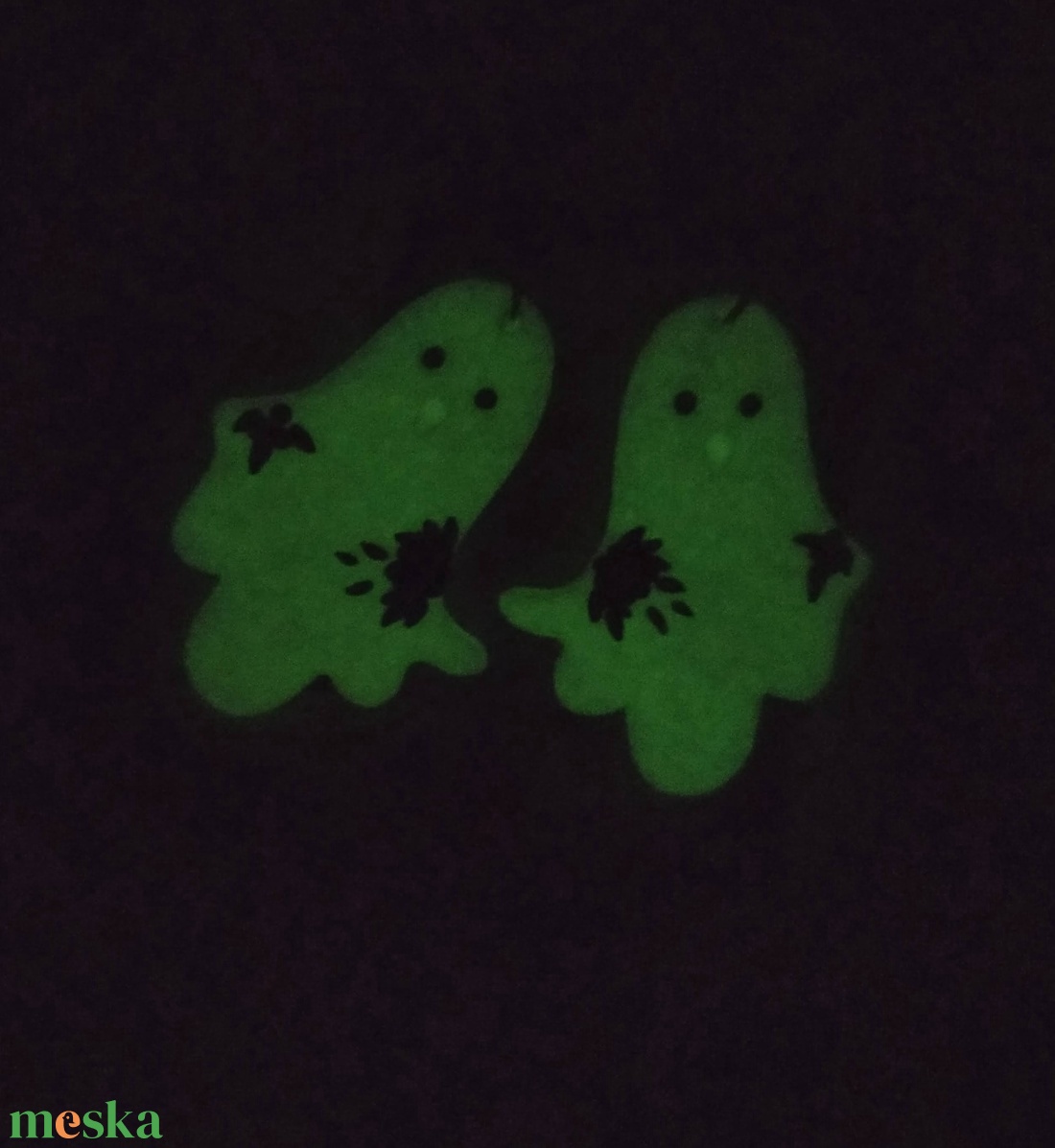 Szellem fülbevaló, Halloween fülbevaló, Lógós fülbevaló, sötétben világít, foszforeszkál - ékszer - fülbevaló - lógó fülbevaló - Meska.hu Szellem fülbevaló, Halloween fülbevaló, Lógós fülbevaló, sötétben világít, foszforeszkál - ékszer - fülbevaló - lógó fülbevaló - Meska.hu