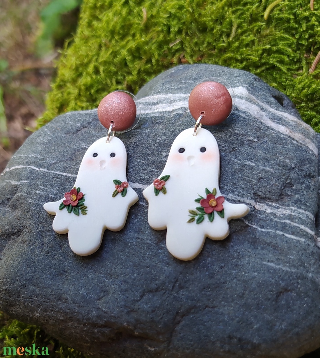 Szellem fülbevaló, Halloween fülbevaló, Lógós fülbevaló, sötétben világít, foszforeszkál - ékszer - fülbevaló - lógó fülbevaló - Meska.hu Szellem fülbevaló, Halloween fülbevaló, Lógós fülbevaló, sötétben világít, foszforeszkál - ékszer - fülbevaló - lógó fülbevaló - Meska.hu
