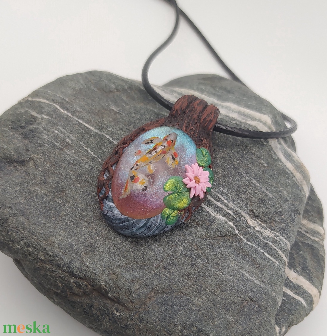 Koi medál, Koi tavacska, Vízcsepp medál, Miniatűr aranyhal, Egyedi figurás ékszer - ékszer - nyaklánc - medálos nyaklánc - Meska.hu Koi medál, Koi tavacska, Vízcsepp medál, Miniatűr aranyhal, Egyedi figurás ékszer - ékszer - nyaklánc - medálos nyaklánc - Meska.hu