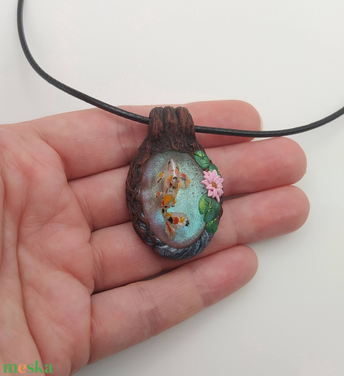 Koi medál, Koi tavacska, Vízcsepp medál, Miniatűr aranyhal, Egyedi figurás ékszer - ékszer - nyaklánc - medálos nyaklánc - Meska.hu Koi medál, Koi tavacska, Vízcsepp medál, Miniatűr aranyhal, Egyedi figurás ékszer - ékszer - nyaklánc - medálos nyaklánc - Meska.hu