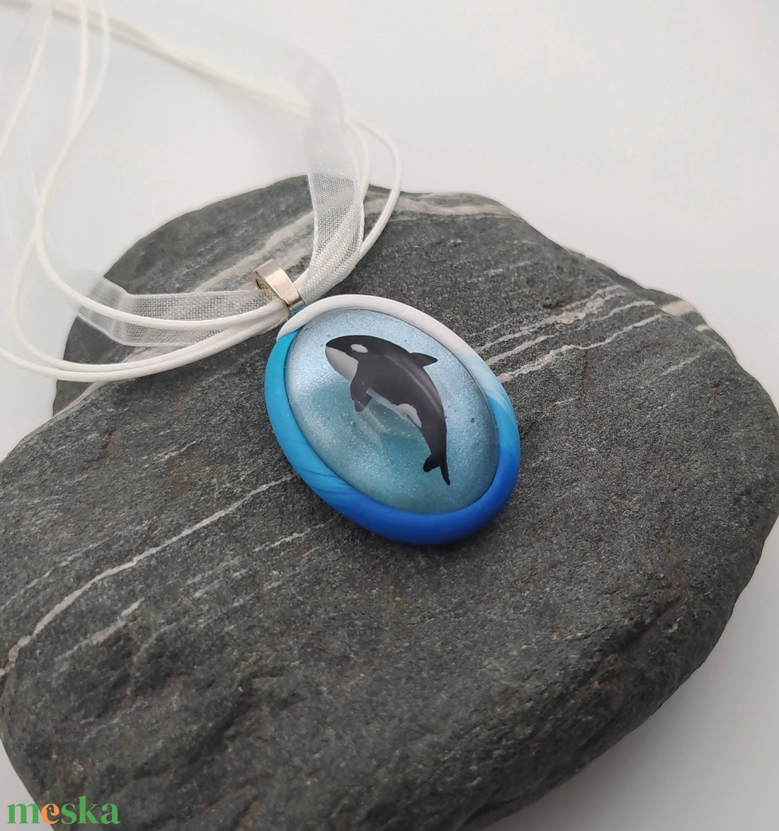 Orca medál, Orca tavacska, Vízcsepp medál, Miniatűr gyilkos bálna, Egyedi figurás ékszer - ékszer - nyaklánc - medálos nyaklánc - Meska.hu