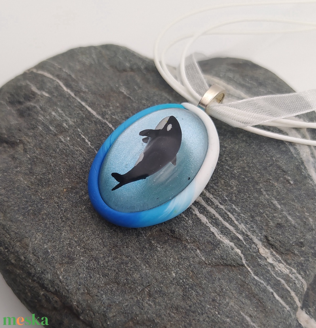 Orca medál, Orca tavacska, Vízcsepp medál, Miniatűr gyilkos bálna, Egyedi figurás ékszer - ékszer - nyaklánc - medálos nyaklánc - Meska.hu