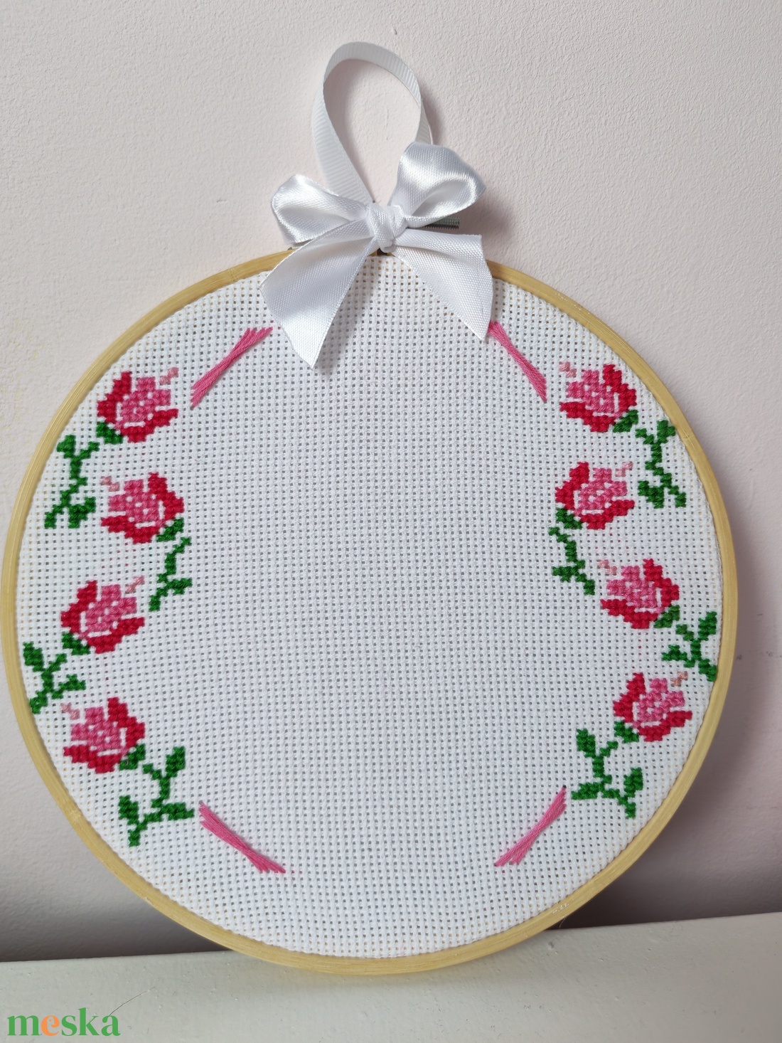 Keresztszemes hímzett fényképtartó keret - otthon & életmód - dekoráció - kép & falikép - képkeret - Meska.hu