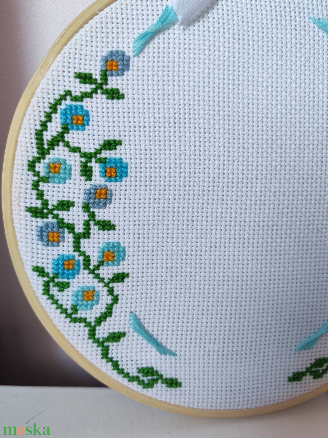 Keresztszemes hímzett fényképtartó keret - otthon & életmód - dekoráció - kép & falikép - képkeret - Meska.hu