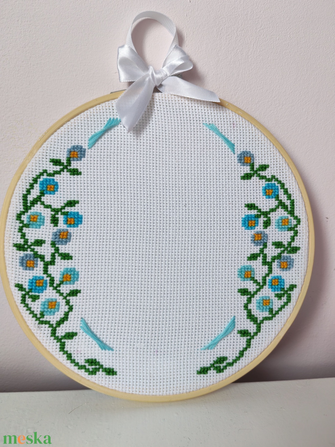 Keresztszemes hímzett fényképtartó keret - otthon & életmód - dekoráció - kép & falikép - képkeret - Meska.hu