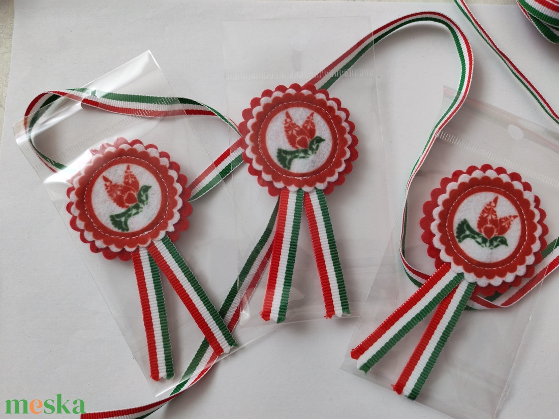 Filc kokárda - madárkás - ékszer - kitűző és bross - Meska.hu