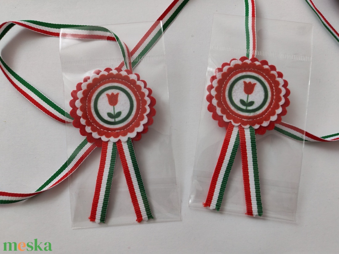 Filc kokárda - tulipános - ékszer - kitűző és bross - Meska.hu