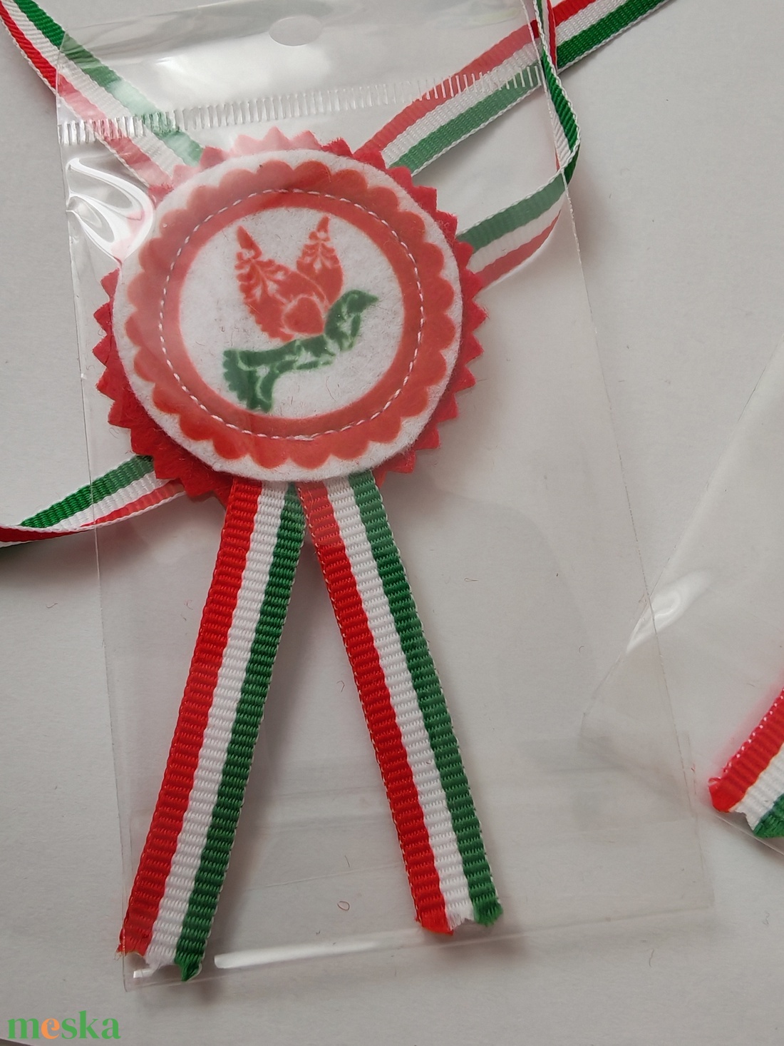Filc kokárda - madárkás - ékszer - kitűző és bross - Meska.hu