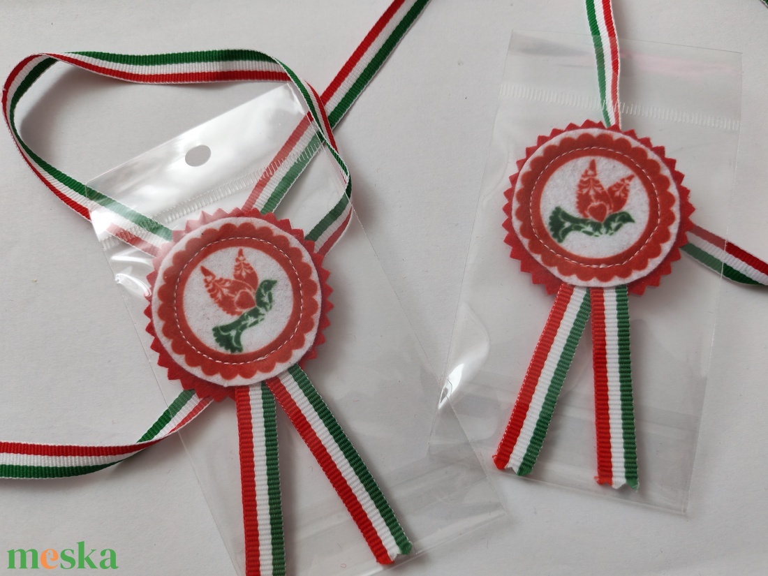 Filc kokárda - madárkás - ékszer - kitűző és bross - Meska.hu