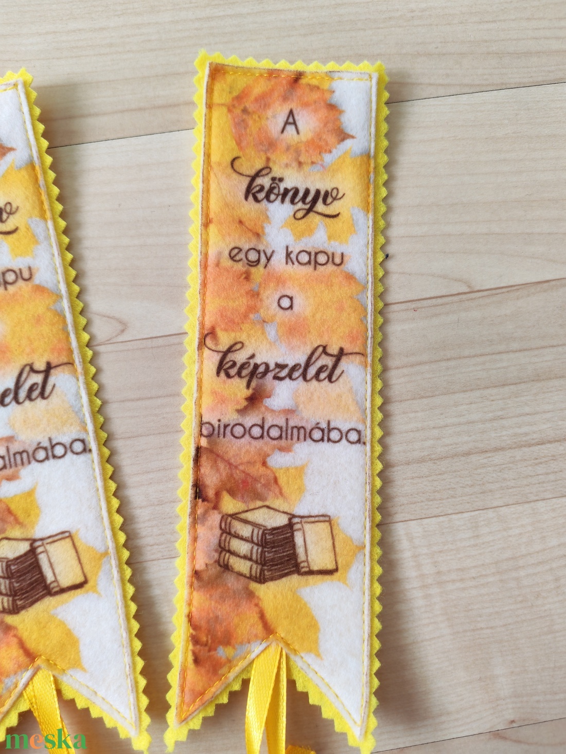 Filc könyvjelző - könyv & zene - könyvjelző - Meska.hu