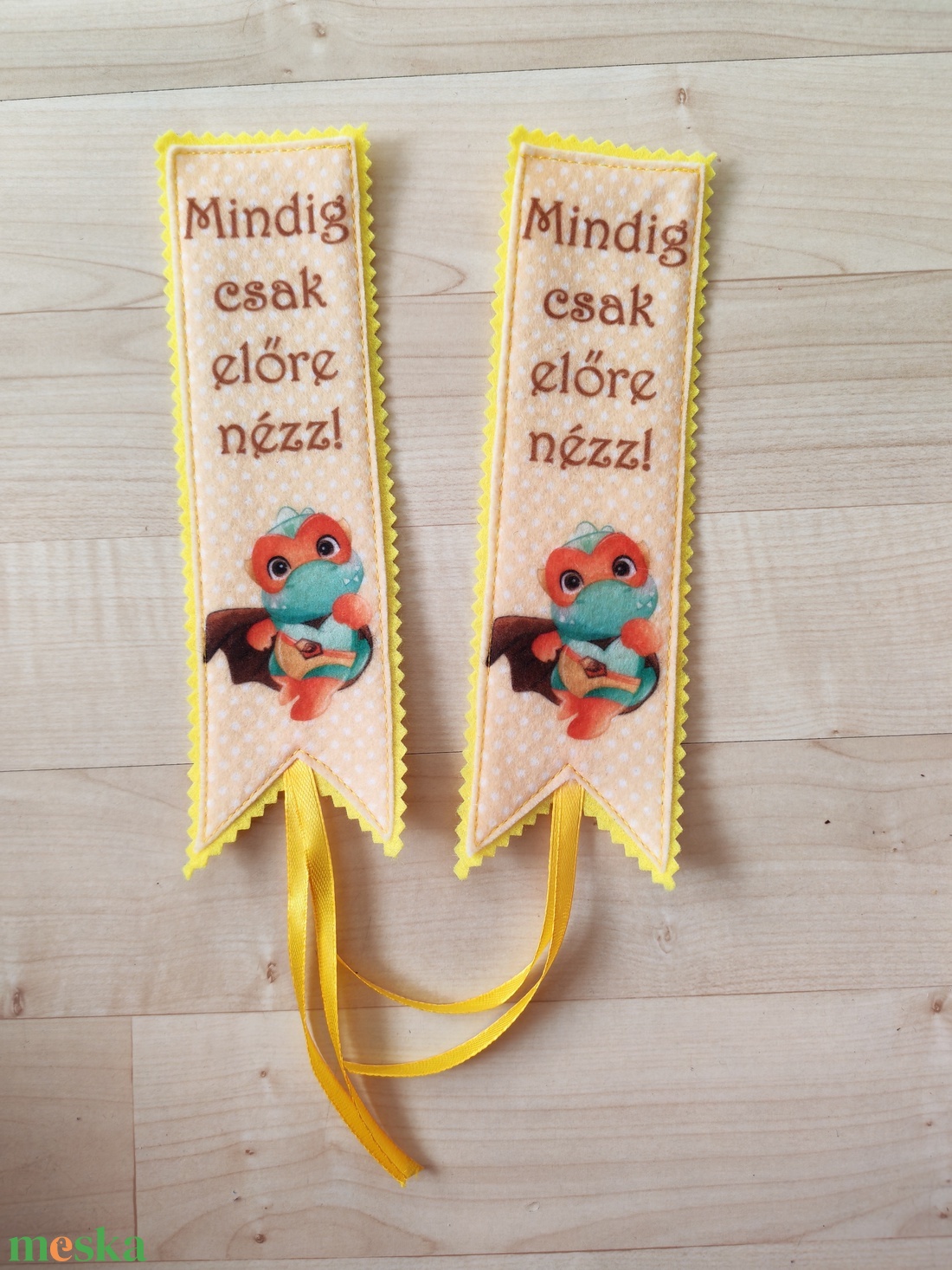 Filc könyvjelző - könyv & zene - könyvjelző - Meska.hu