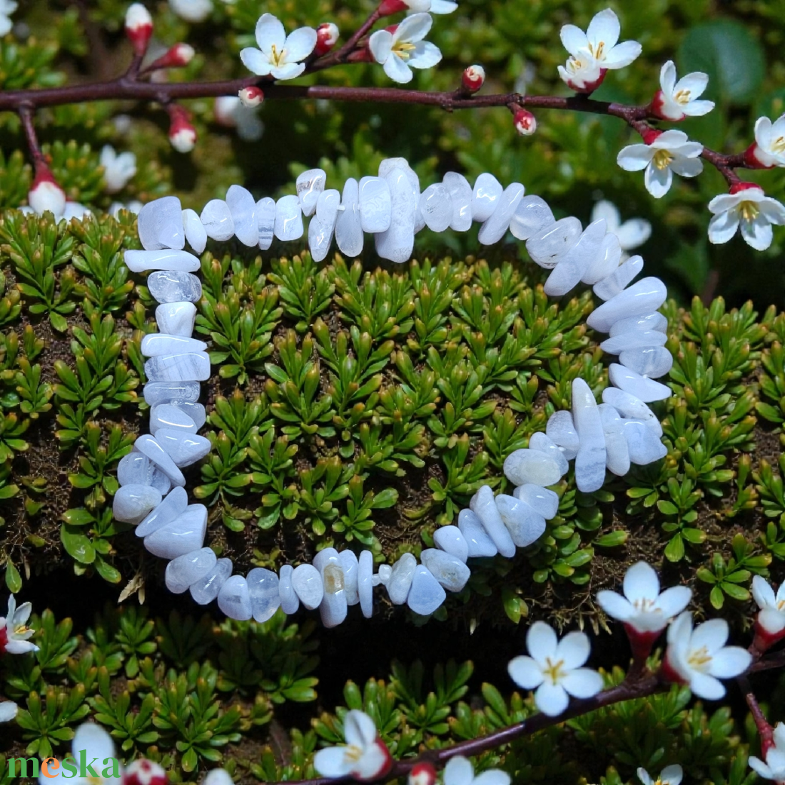 Kalcedon szemcsés ásványkarkötő - ékszer - karkötő - ásványkarkötő - Meska.hu