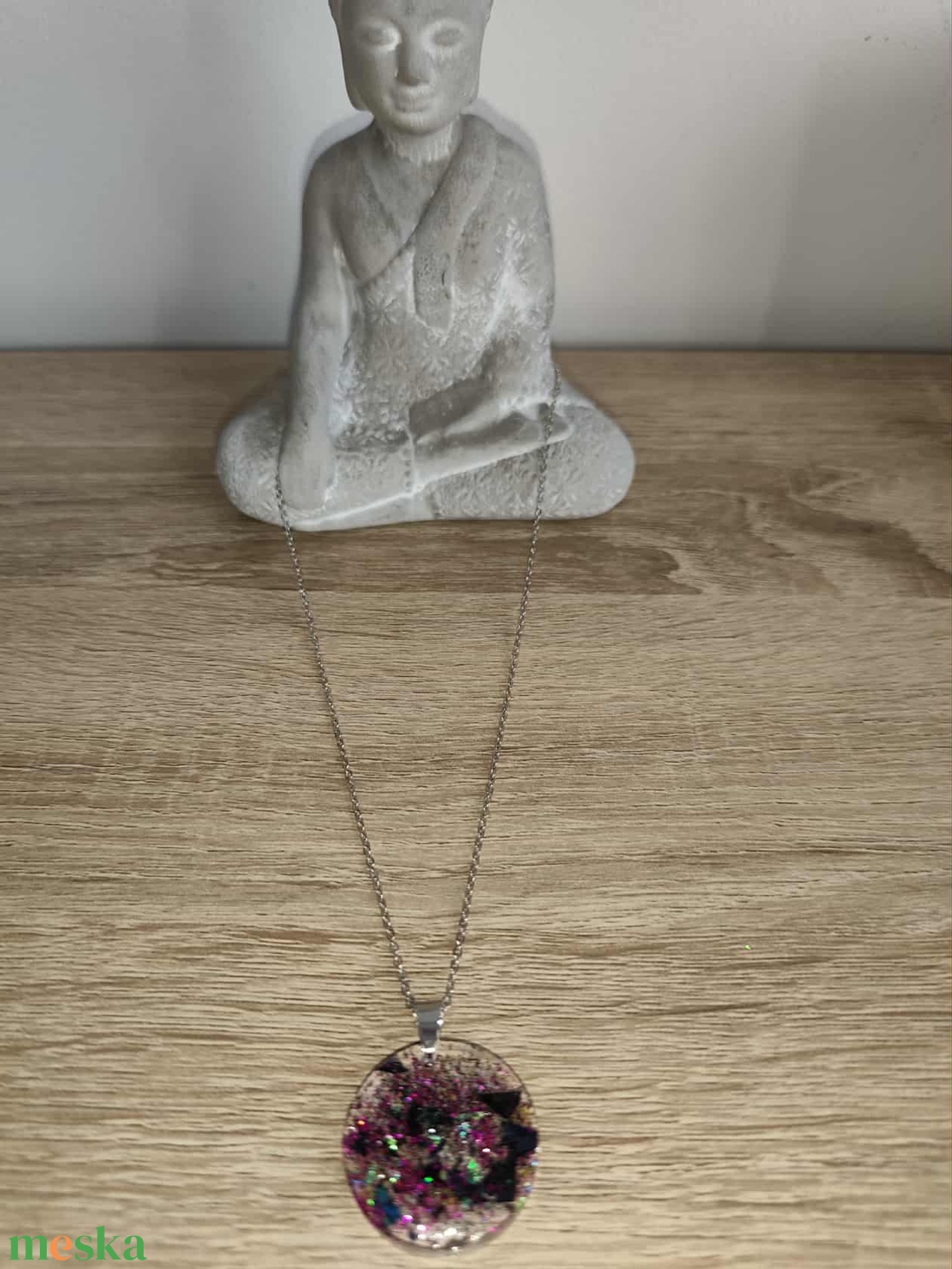 Kerek csillogó medálos nyaklánc - ékszer - nyaklánc - hosszú nyaklánc - Meska.hu