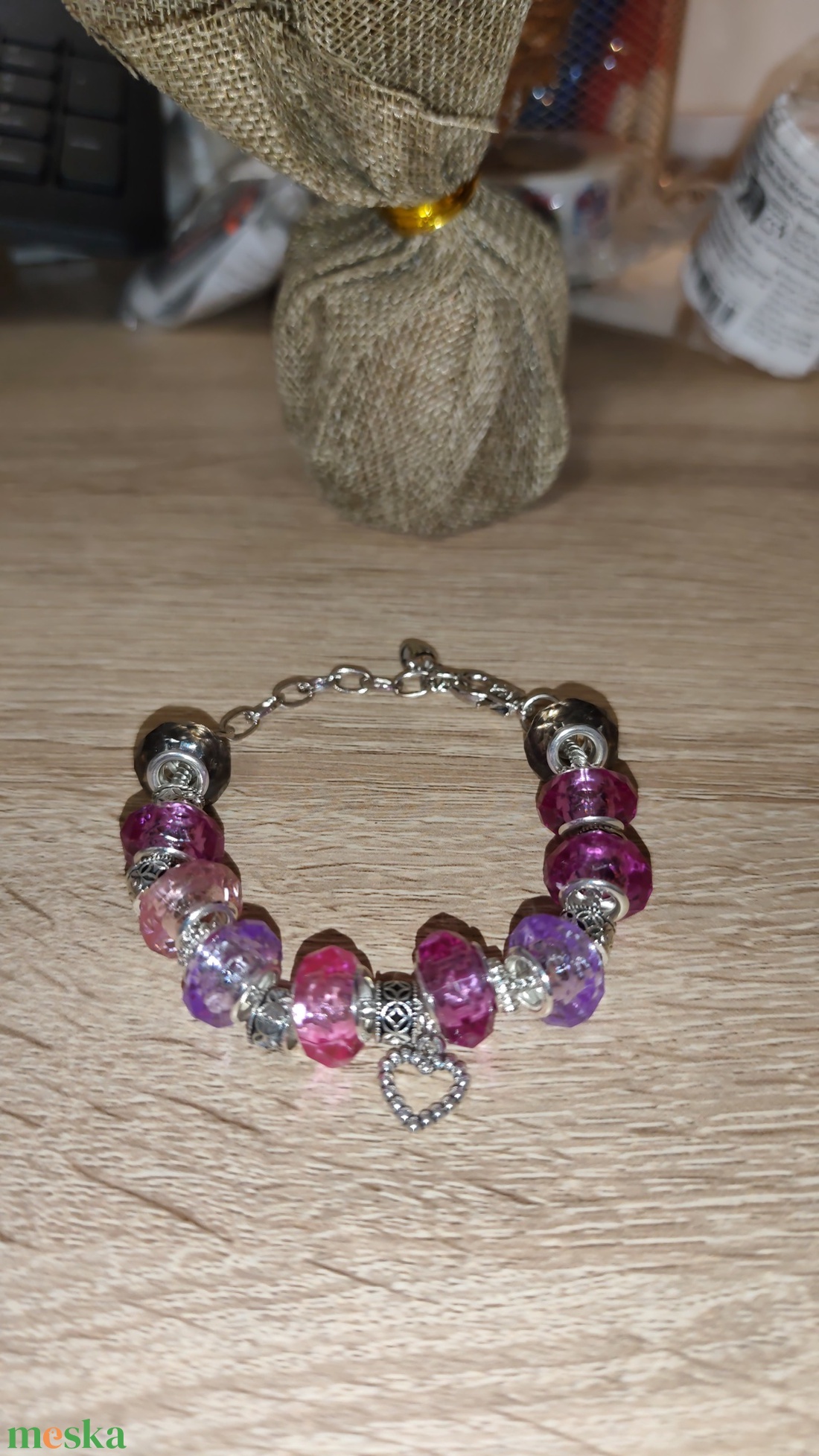  Szépséges karlnc szívecske medllal - ékszer - karkötő - charm karkötő - Meska.hu