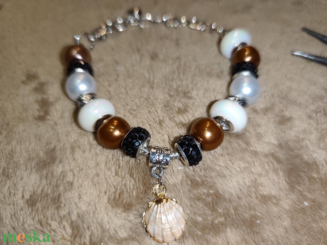 LAYANNA Föld karkötő - ékszer - karkötő - karkötő medállal - Meska.hu