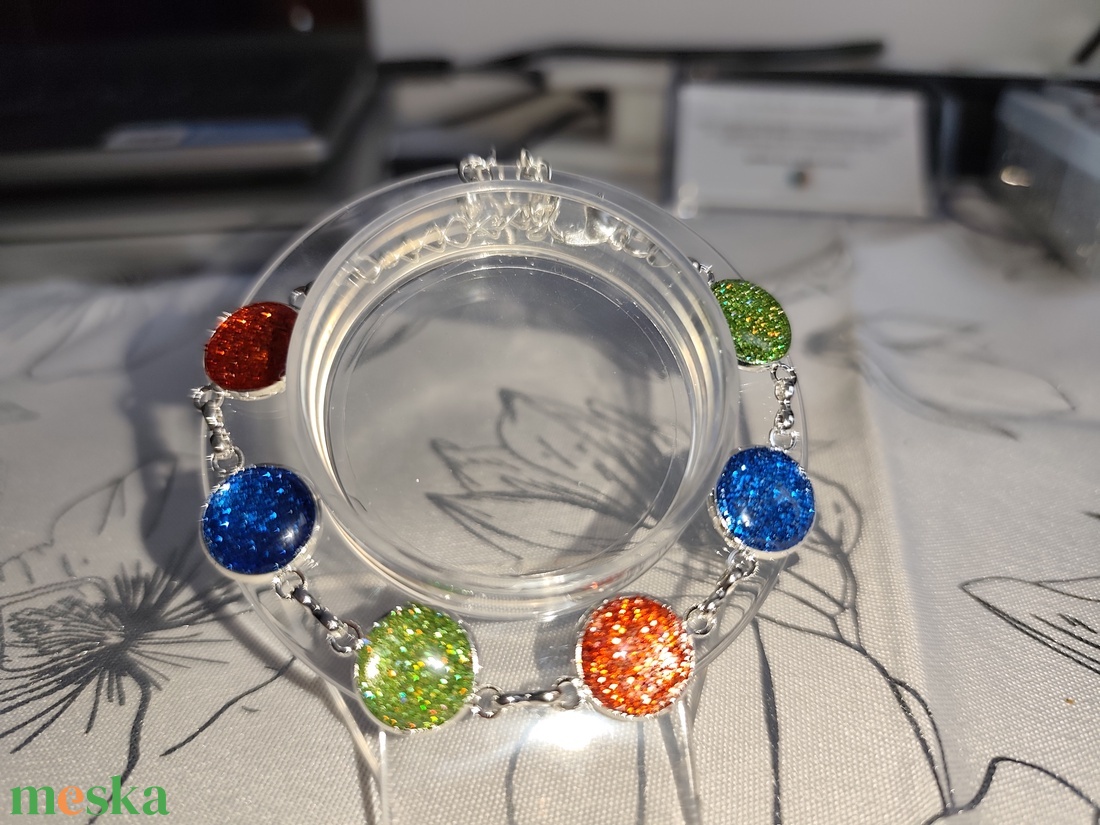 Színes karkötő  - ékszer - karkötő - lánc karkötő - Meska.hu