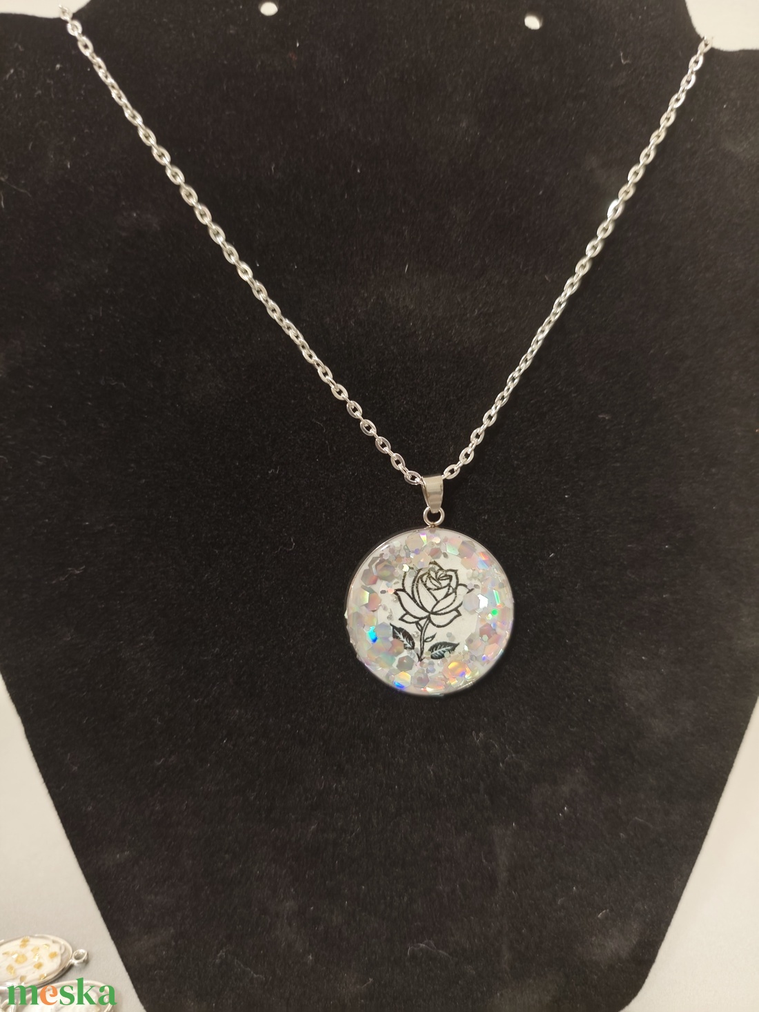 Rózsa med�los nyakl�nc  - ékszer - nyaklánc - medálos nyaklánc - Meska.hu