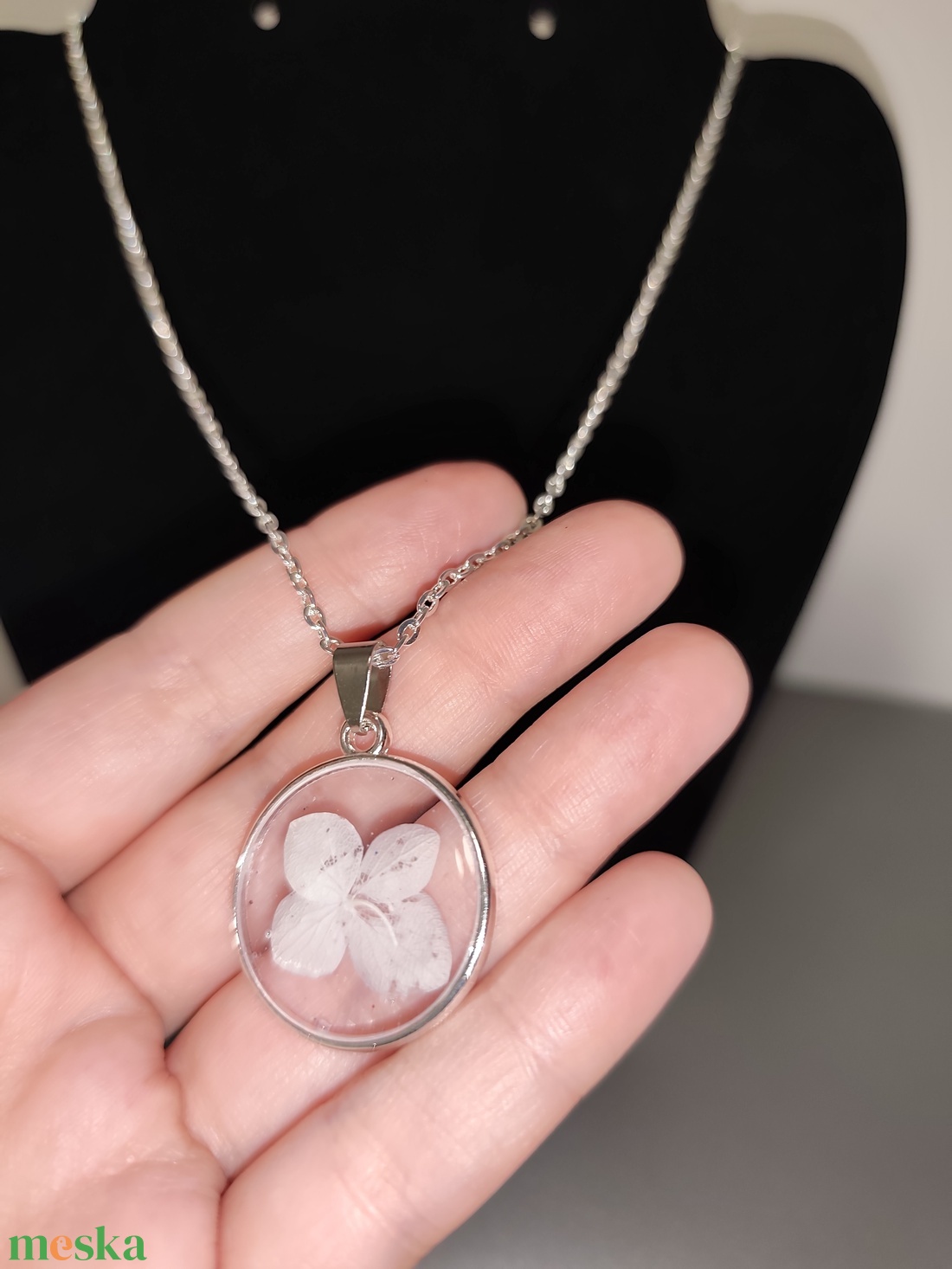 Fehér szárított virágos nyakl�nc  - ékszer - nyaklánc - medálos nyaklánc - Meska.hu