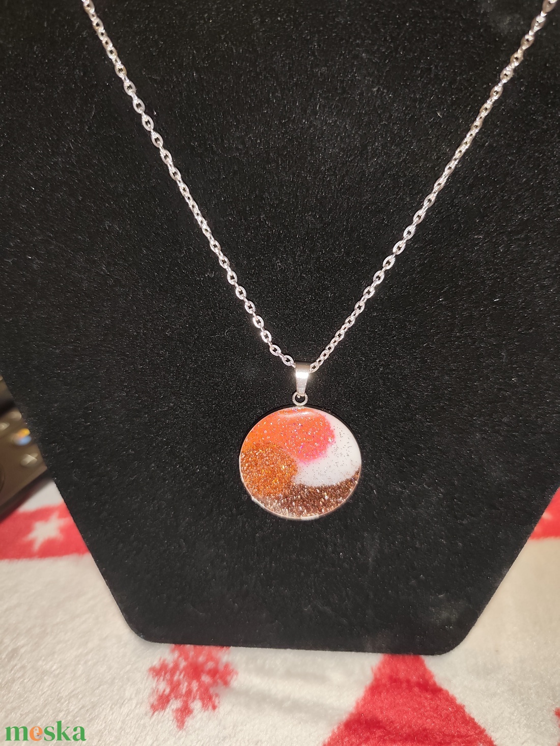 Többszínű csillogó nyaklánc  - ékszer - nyaklánc - medálos nyaklánc - Meska.hu