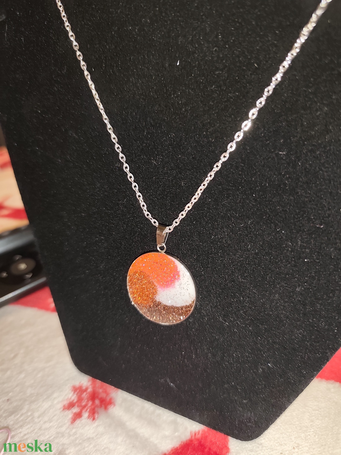 Többszínű csillogó nyaklánc  - ékszer - nyaklánc - medálos nyaklánc - Meska.hu