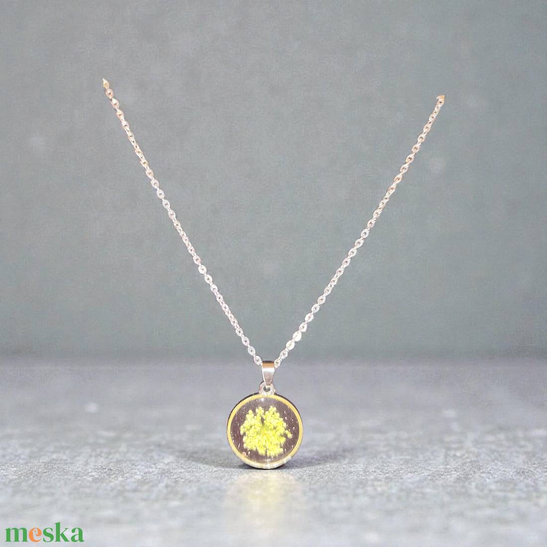 Sárga szárított virágos nyakl�nc  - ékszer - nyaklánc - medálos nyaklánc - Meska.hu