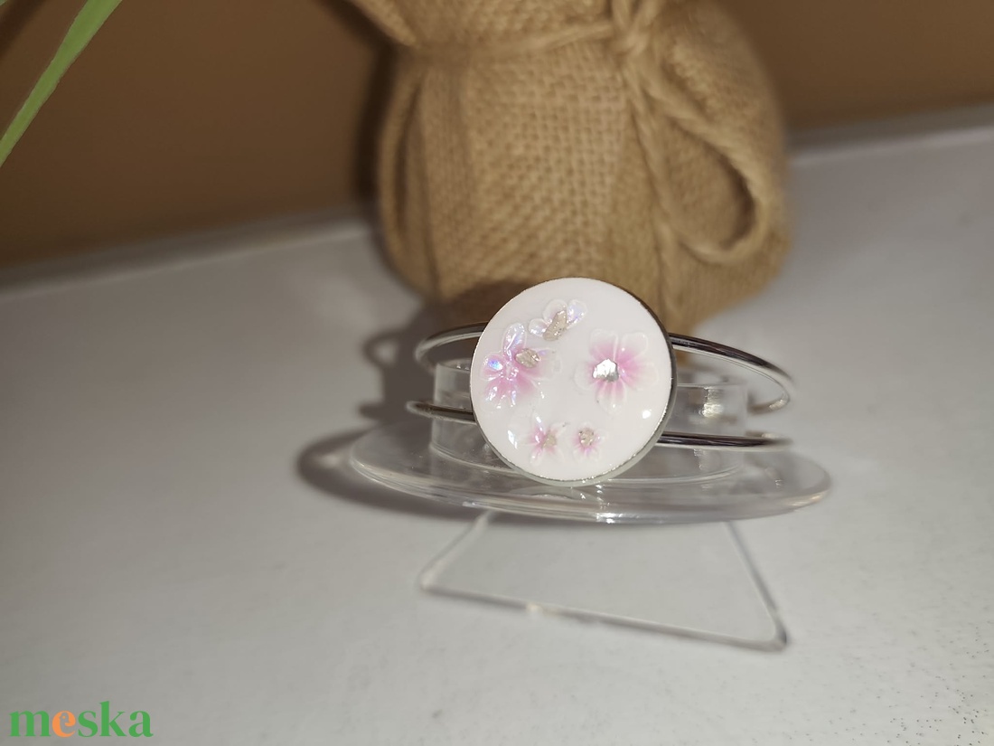 Rózsaszín virágos karperec - ékszer - karkötő - karperec - Meska.hu