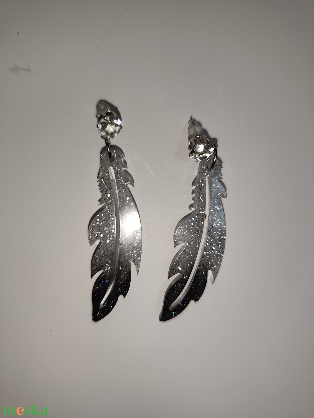 Madár toll fülbevaló  - ékszer - fülbevaló - lógó fülbevaló - Meska.hu