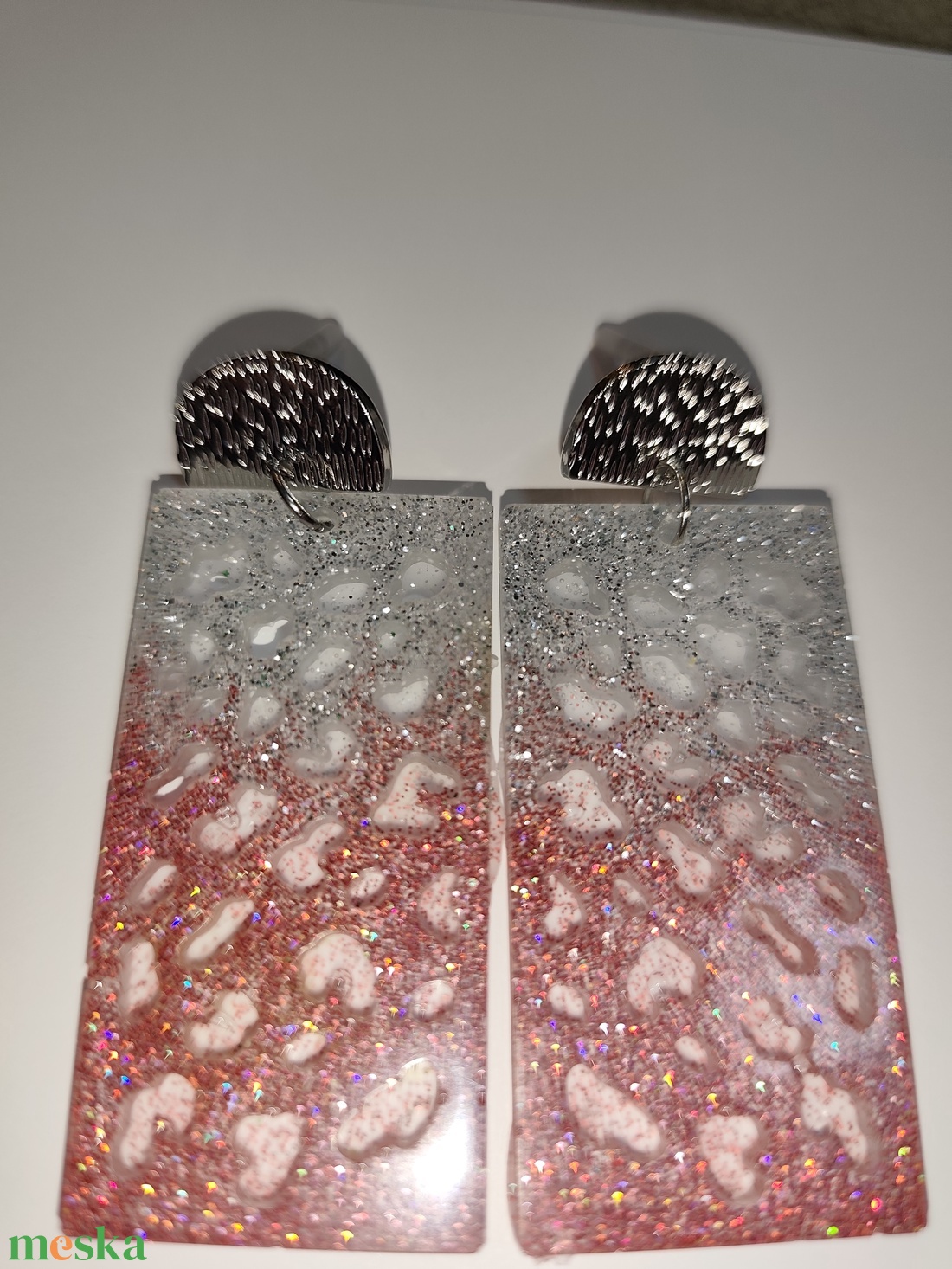 Ezüst rózsaszín csillogó fülbevaló  - ékszer - fülbevaló - lógó fülbevaló - Meska.hu