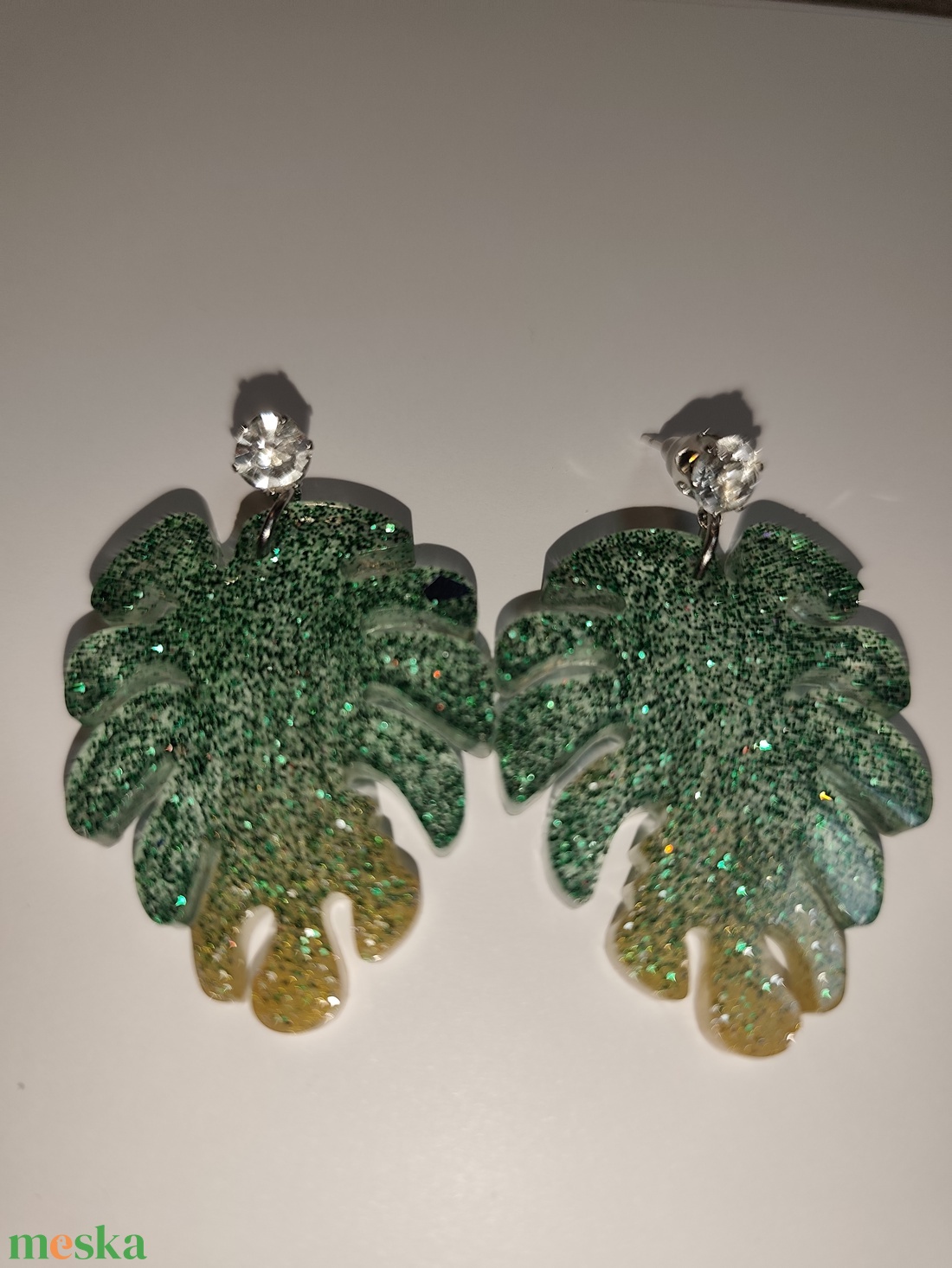 Zöld sárga falevél fülbevaló  - ékszer - fülbevaló - lógó fülbevaló - Meska.hu