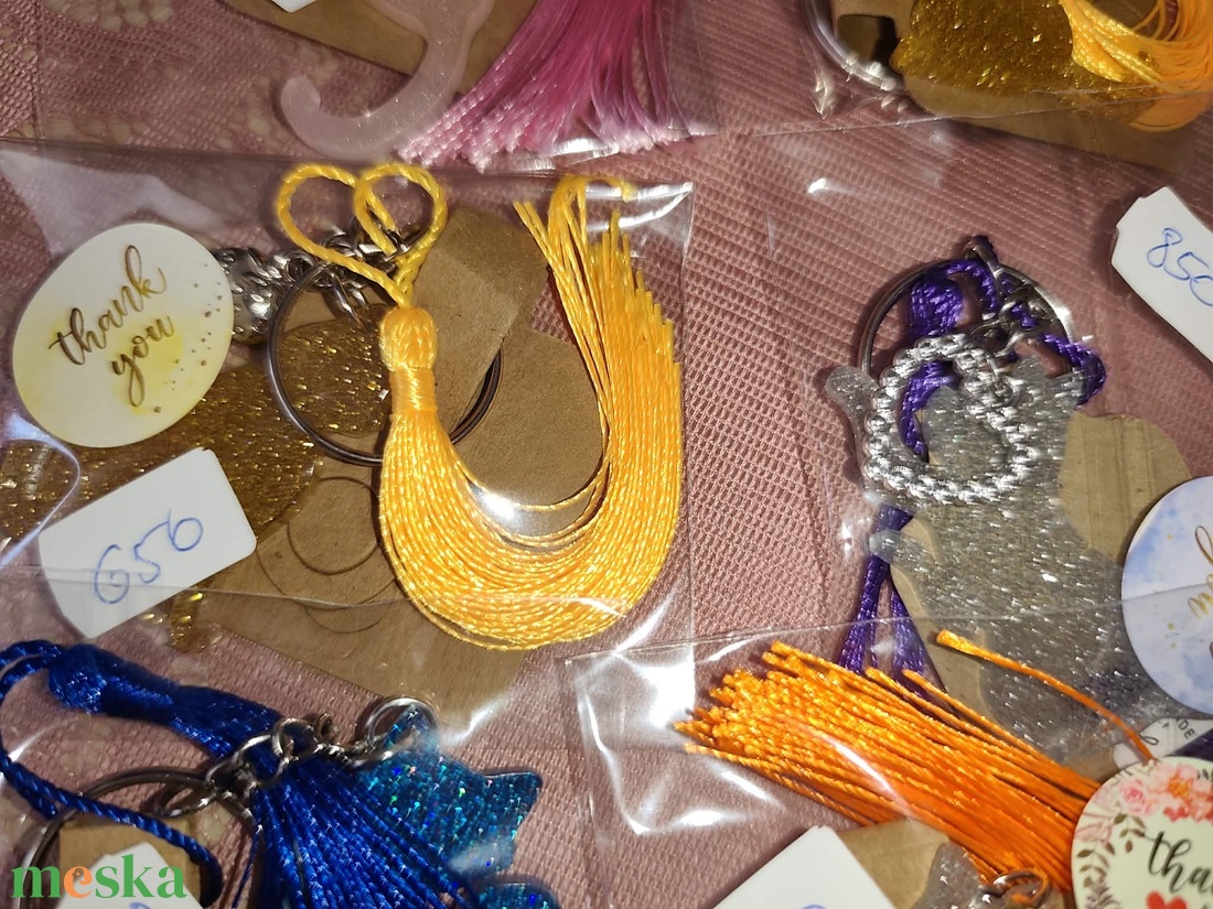 Szépséges  cicás kulcstartókat hoztam nektek - táska & tok - kulcstartó & táskadísz - kulcstartó - Meska.hu