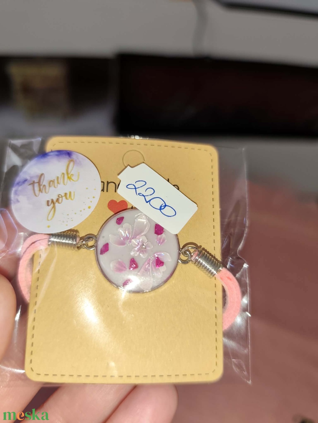 Rózsaszín virágos  karkötő - ékszer - karkötő - karkötő medállal - Meska.hu