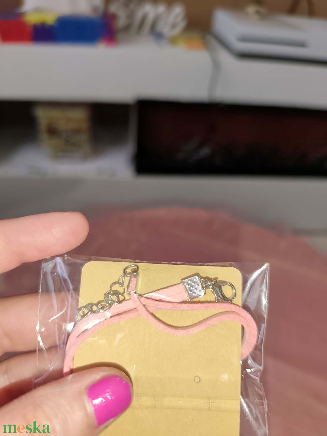 Rózsaszín virágos  karkötő - ékszer - karkötő - karkötő medállal - Meska.hu