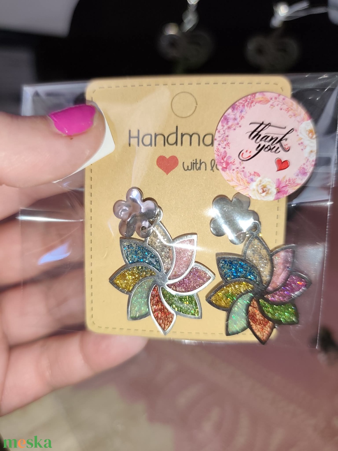 Színes virágos fülbevaló - ékszer - fülbevaló - lógó fülbevaló - Meska.hu