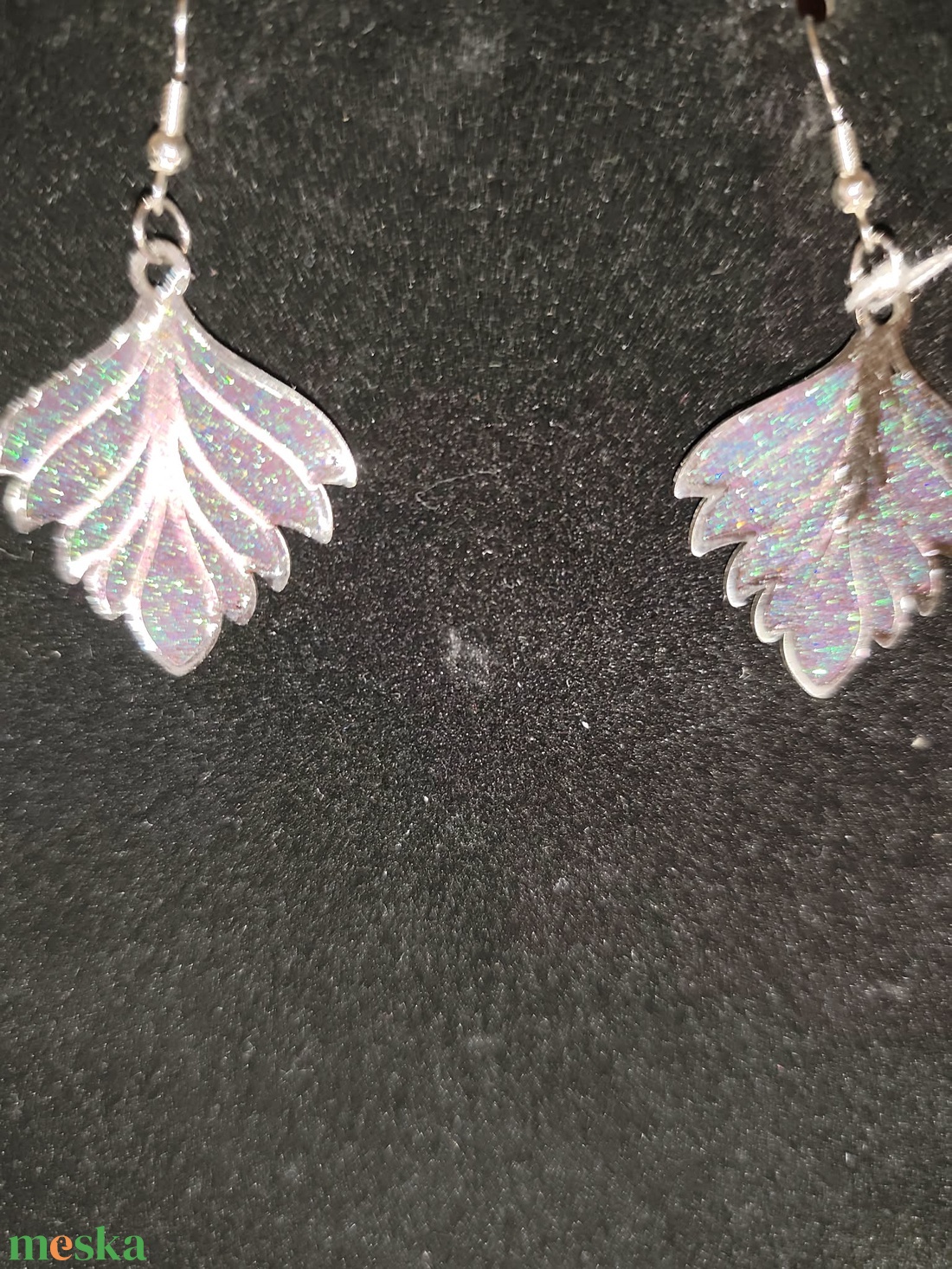 Rózsaszín falevél fülbevaló - ékszer - fülbevaló - lógó fülbevaló - Meska.hu