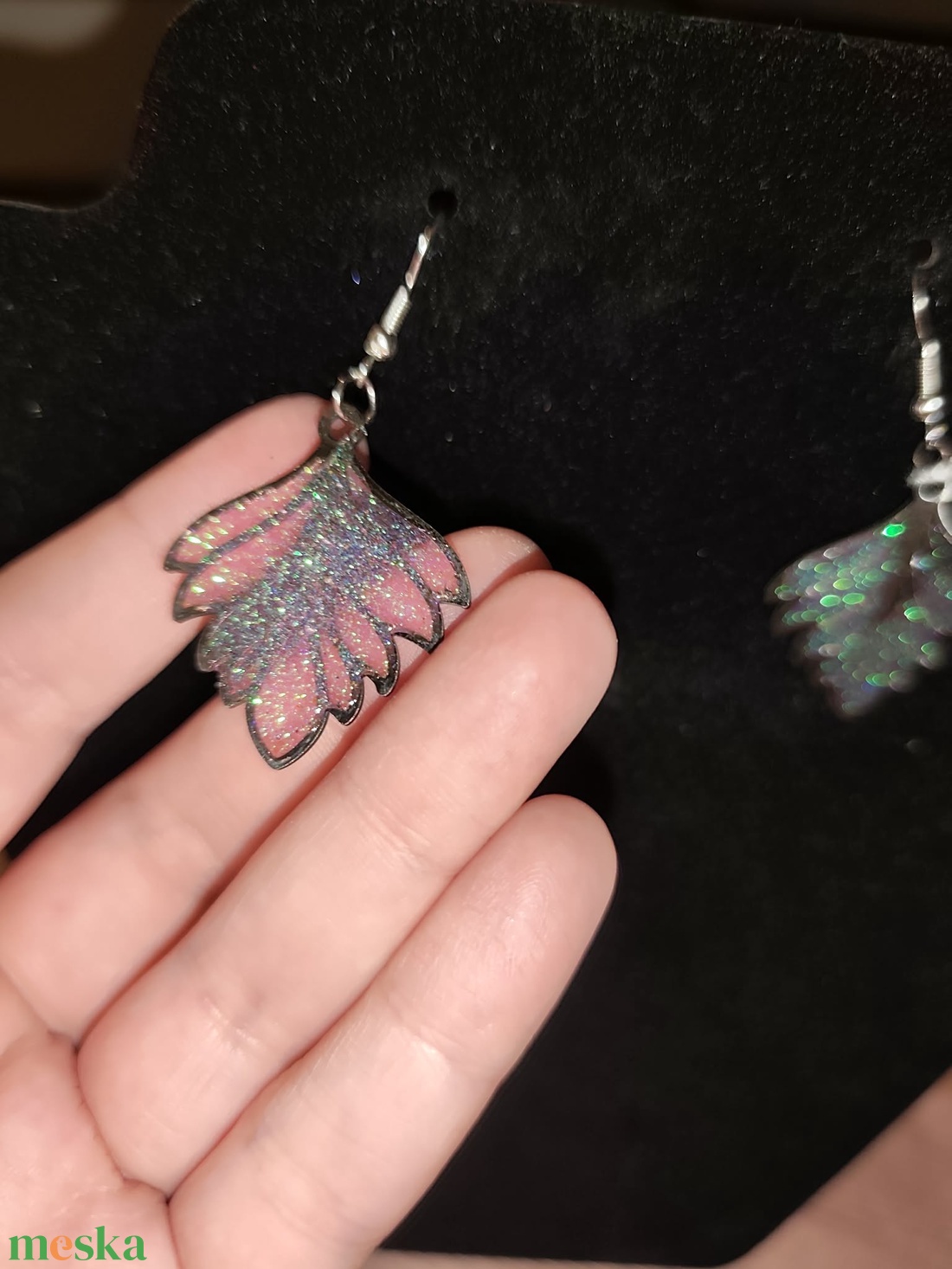 Rózsaszín falevél fülbevaló - ékszer - fülbevaló - lógó fülbevaló - Meska.hu