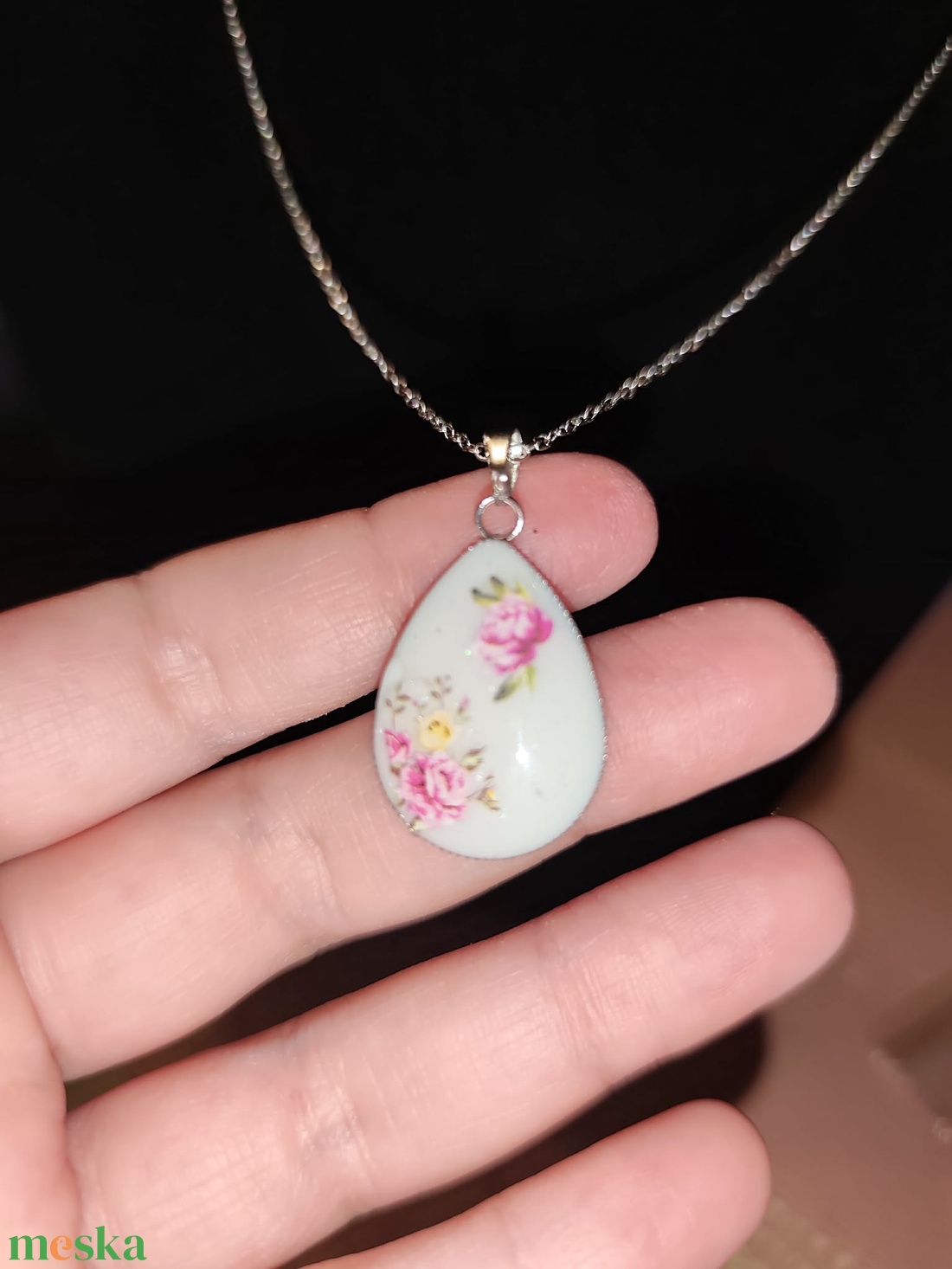 Virágos elegáns nyaklánc - ékszer - nyaklánc - medálos nyaklánc - Meska.hu