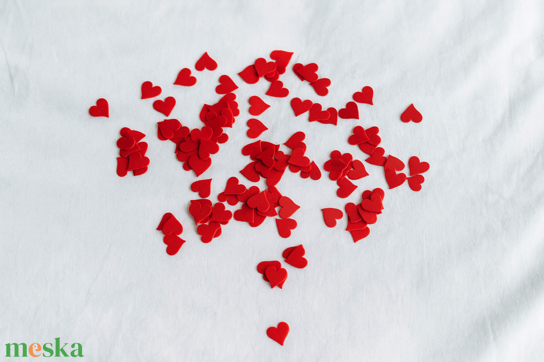 Szivecske konfettik - otthon & életmód - dekoráció - dísztárgy - Meska.hu