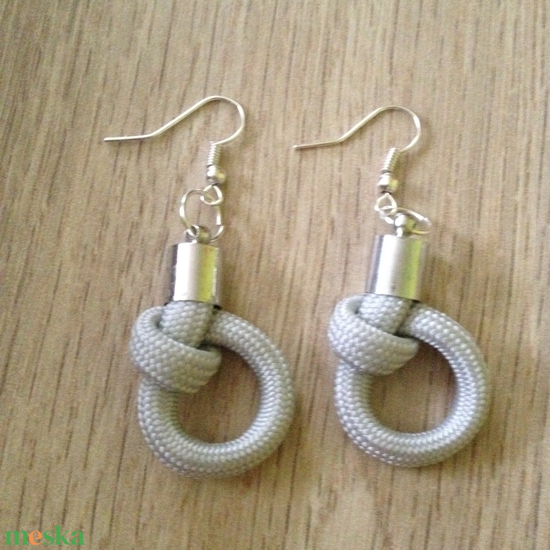 Csomós kör alakú paracord fonott fülbevaló - ékszer - fülbevaló - lógó fülbevaló - Meska.hu Csomós kör alakú paracord fonott fülbevaló - ékszer - fülbevaló - lógó fülbevaló - Meska.hu
