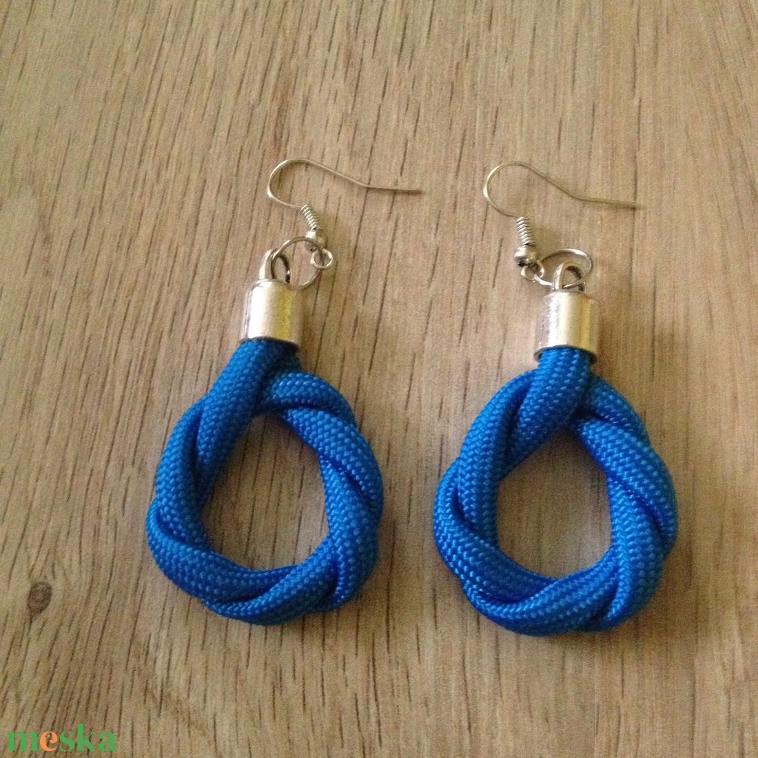 Fonott csepp paracord fehér fülbevaló - ékszer - fülbevaló - lógó fülbevaló - Meska.hu Fonott csepp paracord fehér fülbevaló - ékszer - fülbevaló - lógó fülbevaló - Meska.hu