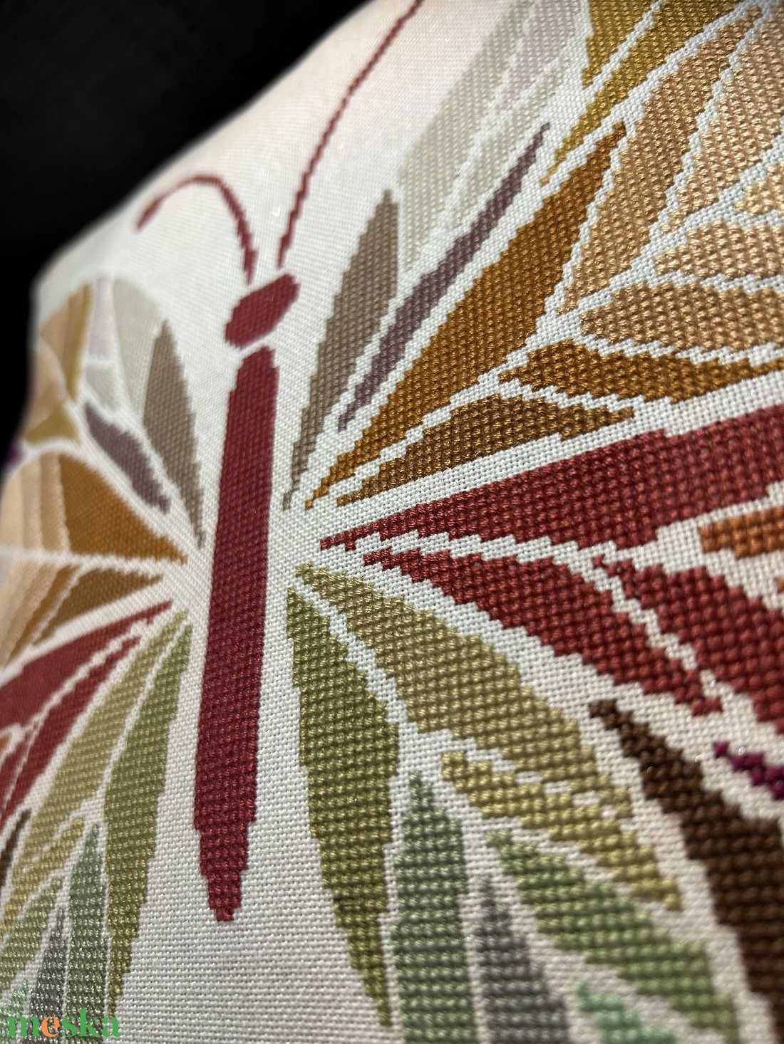 Keresztszemes hímzett pillangós díszpárna � kézműves lakásdekor - otthon & életmód - lakástextil - párna & párnahuzat - díszpárna (belsővel együtt) - Meska.hu