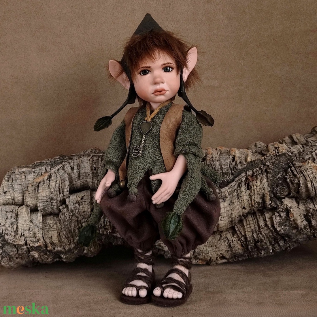 Kulcsos manócska: FLÓRIS - porcelán, mozgatható  - otthon & életmód - dekoráció - manók - Meska.hu