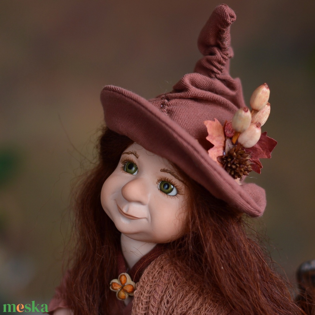 Egyedi boszorkány: BERTA - porcelán, mozgatható - otthon & életmód - dekoráció - halloween - halloweeni figurák - Meska.hu