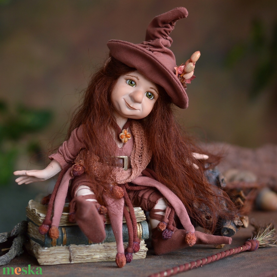 Egyedi boszorkány: BERTA - porcelán, mozgatható - otthon & életmód - dekoráció - halloween - halloweeni figurák - Meska.hu