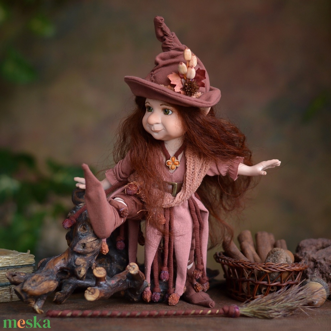 Egyedi boszorkány: BERTA - porcelán, mozgatható - otthon & életmód - dekoráció - halloween - halloweeni figurák - Meska.hu