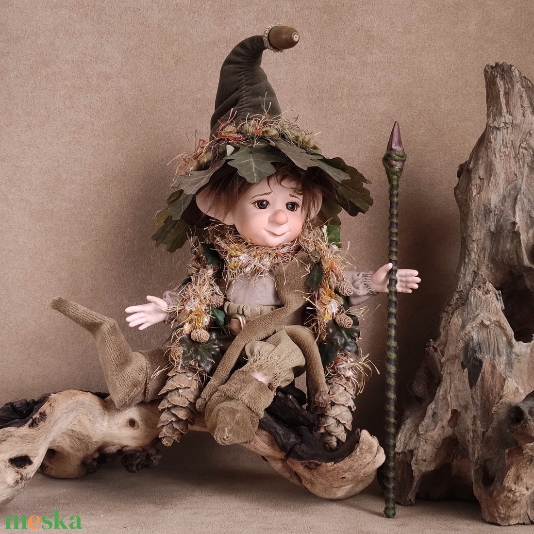 Kis vadász manó: GÁSPÁR - porcelán, mozgatható  - otthon & életmód - dekoráció - manók - Meska.hu