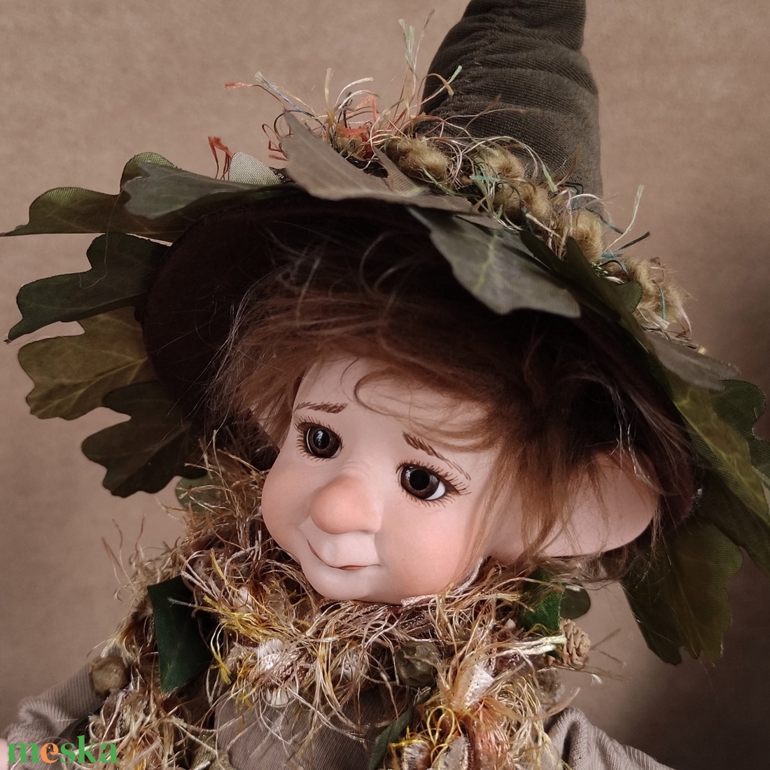 Kis vadász manó: GÁSPÁR - porcelán, mozgatható  - otthon & életmód - dekoráció - manók - Meska.hu