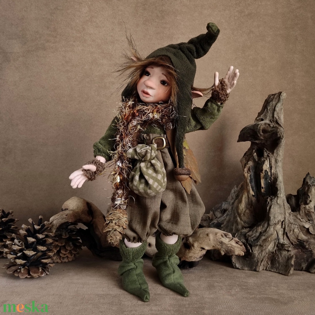 Túrázó kobold: DELDRIAN - porcelán, mozgatható  - otthon & életmód - dekoráció - manók - Meska.hu